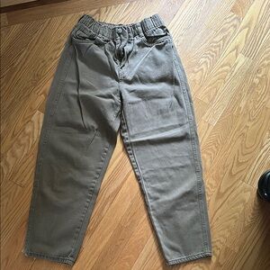 Women’s denim pants (olive). Stretchy waistband with zipper fly. 100% cotton.